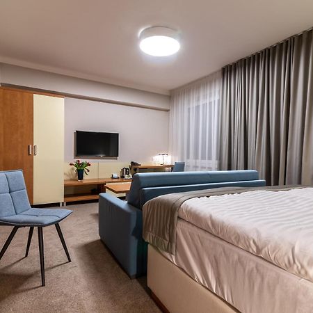 Hotel Karpatia Humenné Extérieur photo