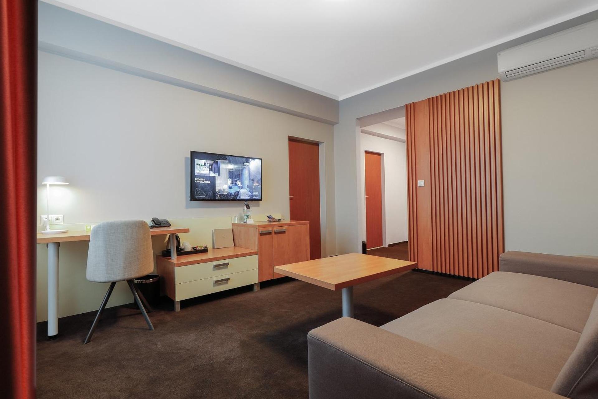 Hotel Karpatia Humenné Extérieur photo