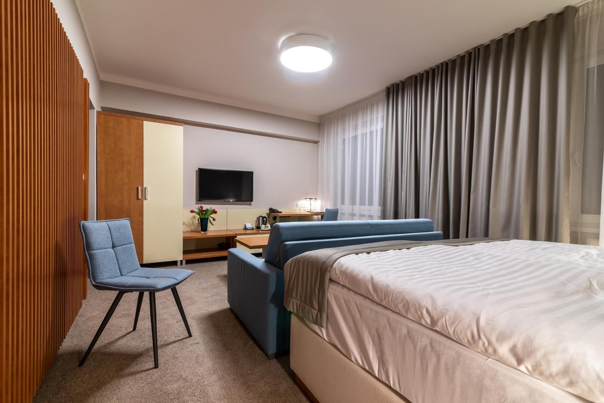 Hotel Karpatia Humenné Extérieur photo