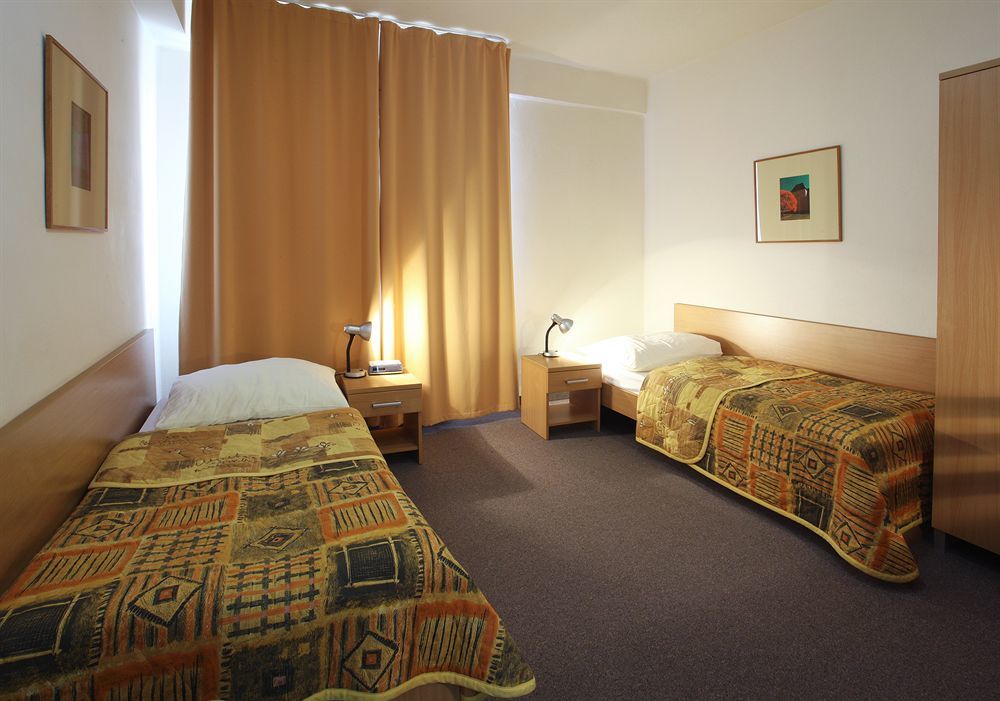Hotel Karpatia Humenné Extérieur photo