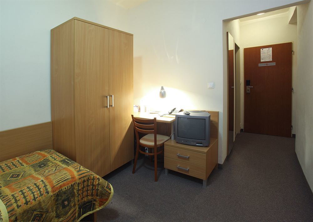 Hotel Karpatia Humenné Extérieur photo