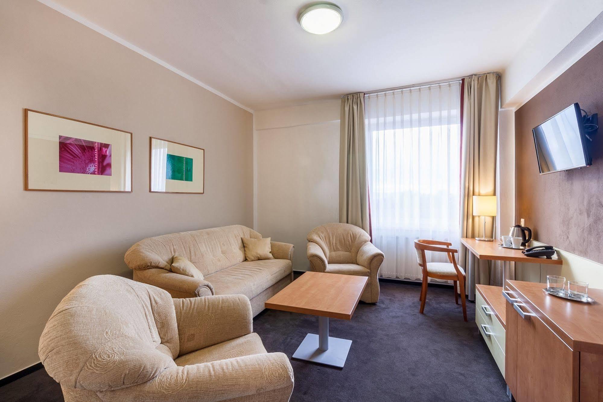 Hotel Karpatia Humenné Extérieur photo