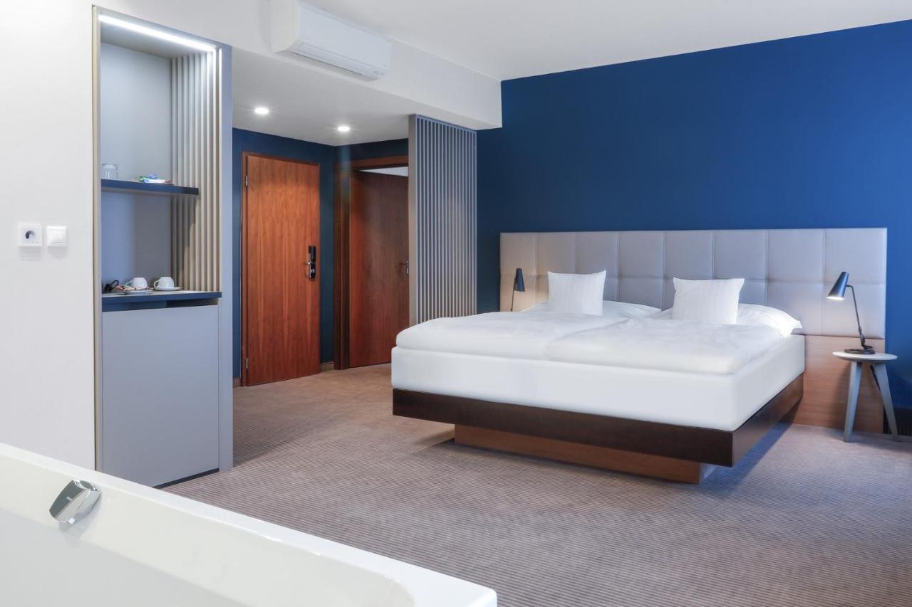 Hotel Karpatia Humenné Extérieur photo