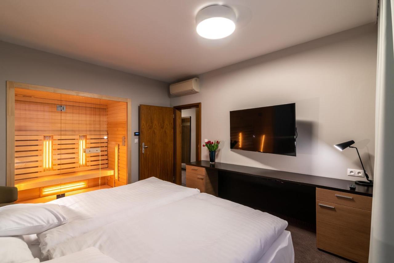 Hotel Karpatia Humenné Extérieur photo